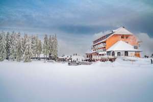Mummelsee nach starkem Schneefall