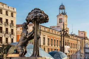 Der Bär und der Erdbeerbaum, Puerta del Sol