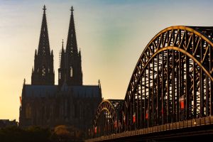 Kölner Dom von der Hohenzollerbrücke