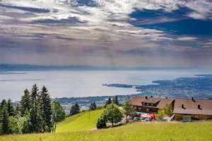 Blick auf den Bodensee oberhalb von Bregenz