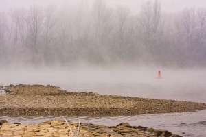 Rheinufer in Kehl mit Nebel
